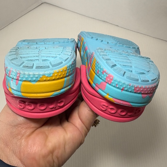 Crocs Classic Island Escape Clog Children's Size 6 Hyper Pink/Multicolor/Blue - Picture 10 of 10